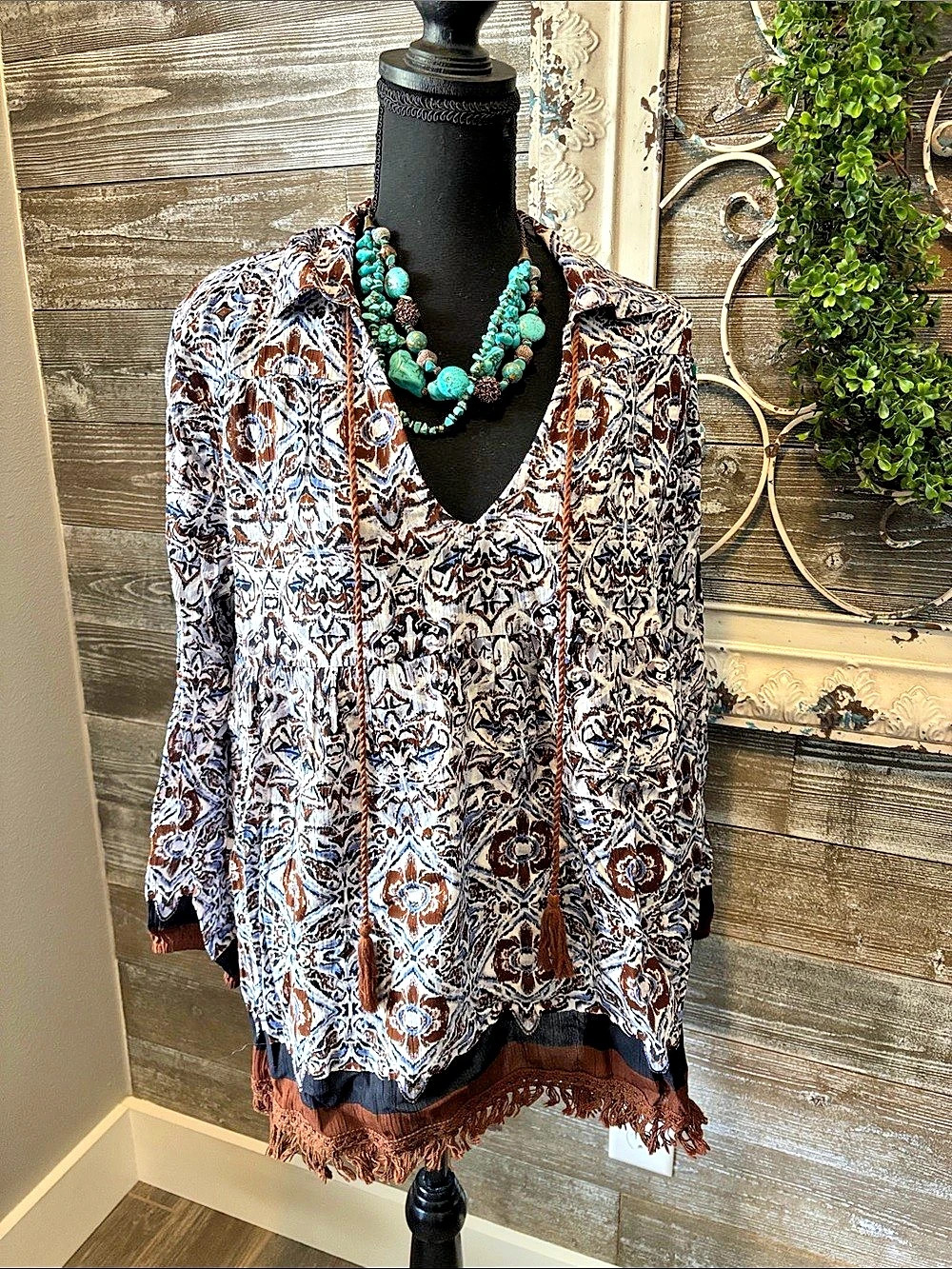 LOVESt KYLA (Size Medium) Geometric Fringe Hem Blouse